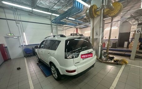 Mitsubishi Outlander III рестайлинг 3, 2011 год, 1 327 000 рублей, 11 фотография