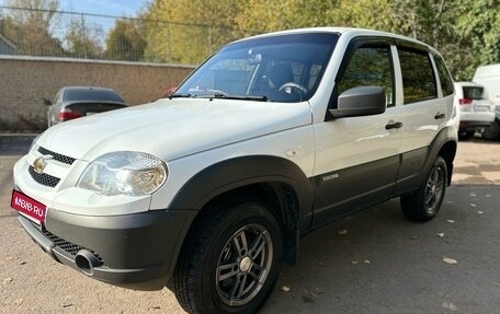 Chevrolet Niva I рестайлинг, 2018 год, 930 000 рублей, 3 фотография