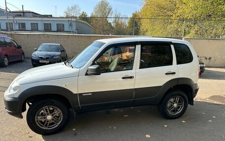 Chevrolet Niva I рестайлинг, 2018 год, 930 000 рублей, 5 фотография