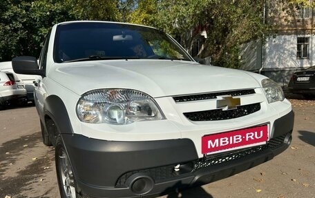 Chevrolet Niva I рестайлинг, 2018 год, 930 000 рублей, 9 фотография