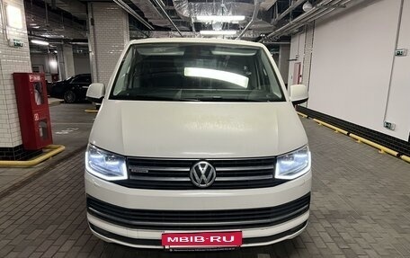 Volkswagen Multivan T6 рестайлинг, 2016 год, 4 100 000 рублей, 2 фотография