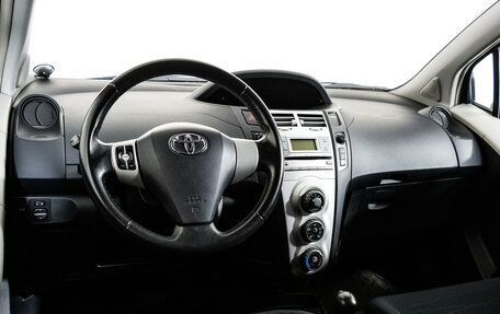 Toyota Yaris III рестайлинг, 2008 год, 749 000 рублей, 11 фотография