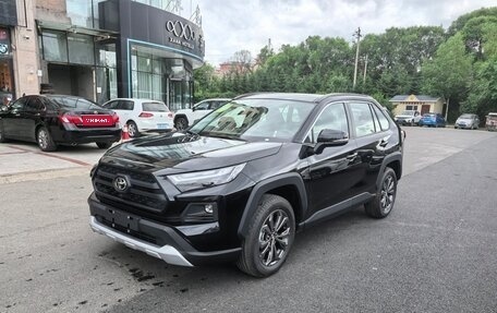 Toyota RAV4, 2024 год, 4 350 000 рублей, 2 фотография