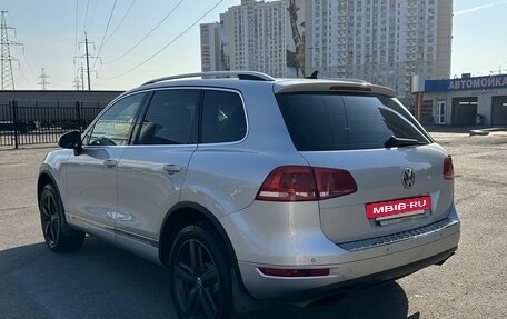 Volkswagen Touareg III, 2011 год, 1 960 000 рублей, 6 фотография