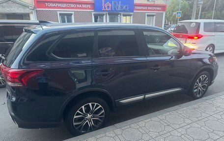 Mitsubishi Outlander III рестайлинг 3, 2017 год, 2 200 000 рублей, 3 фотография