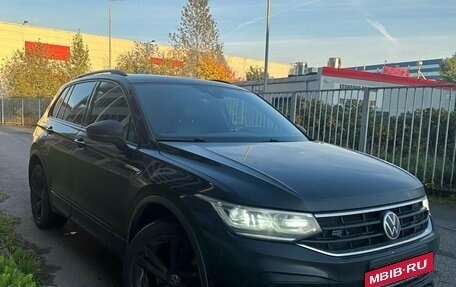 Volkswagen Tiguan II, 2021 год, 3 849 000 рублей, 2 фотография