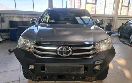 Toyota Hilux VIII, 2017 год, 2 950 000 рублей, 2 фотография