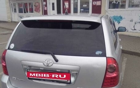 Toyota Corolla, 2005 год, 650 000 рублей, 3 фотография