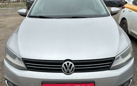 Volkswagen Jetta VI, 2013 год, 985 000 рублей, 2 фотография