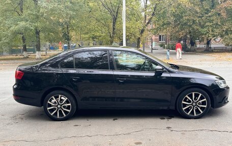 Volkswagen Jetta VI, 2013 год, 1 095 000 рублей, 2 фотография