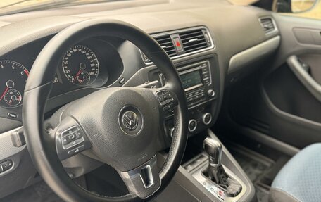 Volkswagen Jetta VI, 2013 год, 1 095 000 рублей, 14 фотография