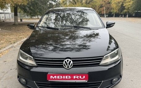 Volkswagen Jetta VI, 2013 год, 1 095 000 рублей, 8 фотография