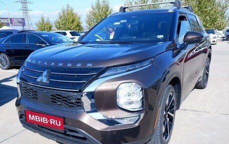 Mitsubishi Outlander III рестайлинг 3, 2021 год, 3 050 000 рублей, 1 фотография