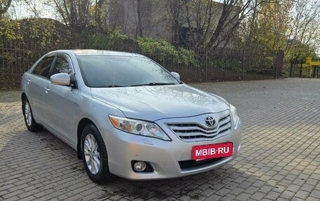 Toyota Camry, 2011 год, 1 570 000 рублей, 2 фотография