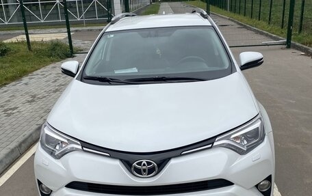 Toyota RAV4, 2018 год, 3 000 000 рублей, 2 фотография