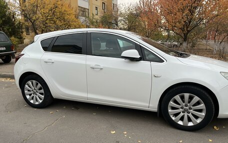 Opel Astra J, 2012 год, 820 000 рублей, 2 фотография