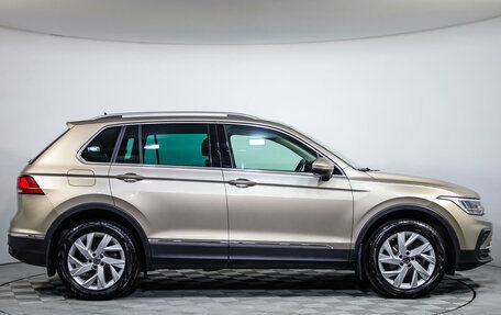 Volkswagen Tiguan II, 2021 год, 3 299 000 рублей, 4 фотография