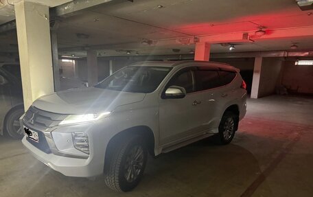 Mitsubishi Pajero Sport III рестайлинг, 2020 год, 4 200 000 рублей, 2 фотография