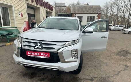 Mitsubishi Pajero Sport III рестайлинг, 2020 год, 4 200 000 рублей, 19 фотография