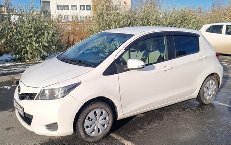 Toyota Vitz, 2014 год, 960 000 рублей, 3 фотография