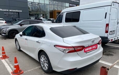 Toyota Camry, 2021 год, 2 900 000 рублей, 6 фотография