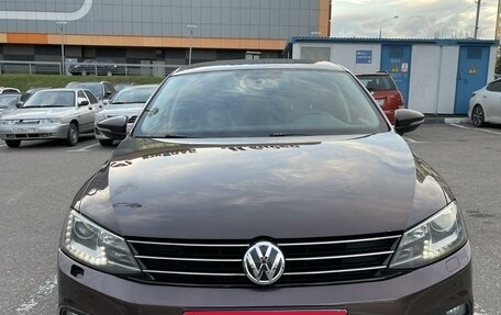 Volkswagen Jetta VI, 2015 год, 1 290 000 рублей, 2 фотография