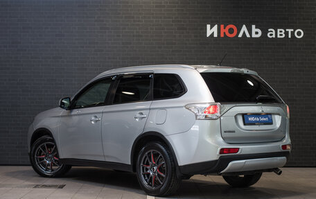 Mitsubishi Outlander III рестайлинг 3, 2014 год, 1 895 000 рублей, 4 фотография