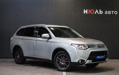 Mitsubishi Outlander III рестайлинг 3, 2014 год, 1 895 000 рублей, 3 фотография