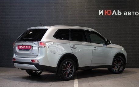 Mitsubishi Outlander III рестайлинг 3, 2014 год, 1 895 000 рублей, 7 фотография