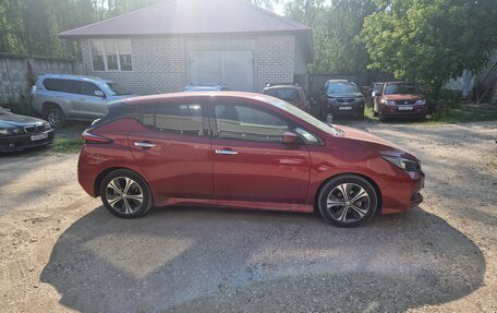 Nissan Leaf II, 2018 год, 1 550 000 рублей, 2 фотография