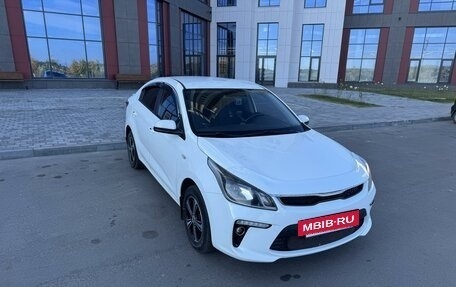 KIA Rio IV, 2018 год, 1 700 000 рублей, 2 фотография