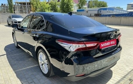 Toyota Camry, 2018 год, 2 860 000 рублей, 3 фотография