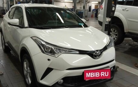 Toyota C-HR I рестайлинг, 2018 год, 2 390 000 рублей, 2 фотография