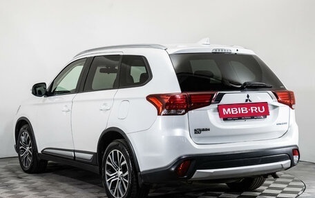 Mitsubishi Outlander III рестайлинг 3, 2017 год, 2 070 000 рублей, 7 фотография