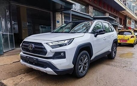 Toyota RAV4, 2023 год, 3 840 000 рублей, 1 фотография