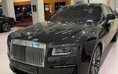 Rolls-Royce Ghost Series II рестайлинг, 2021 год, 45 000 000 рублей, 2 фотография