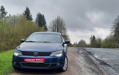 Volkswagen Jetta VI, 2011 год, 1 000 000 рублей, 2 фотография