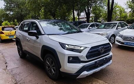 Toyota RAV4, 2023 год, 3 840 000 рублей, 3 фотография