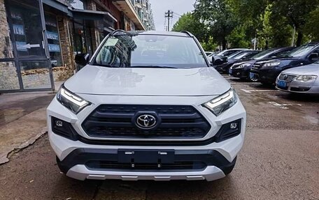 Toyota RAV4, 2023 год, 3 840 000 рублей, 2 фотография