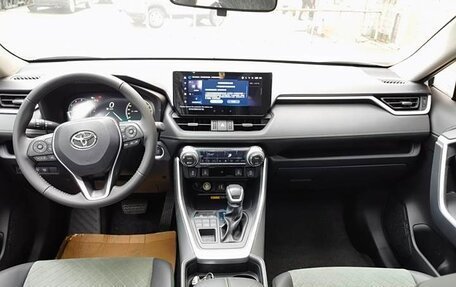 Toyota RAV4, 2023 год, 3 840 000 рублей, 12 фотография