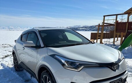 Toyota C-HR I рестайлинг, 2018 год, 2 200 000 рублей, 3 фотография