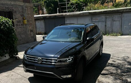 Volkswagen Tiguan II, 2018 год, 3 250 000 рублей, 1 фотография