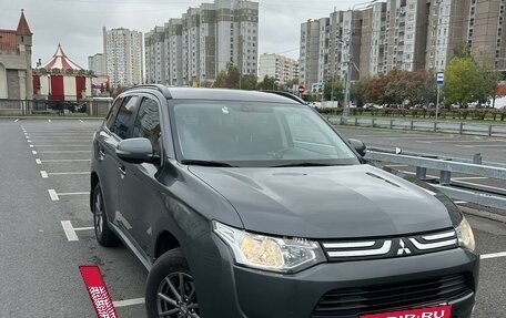 Mitsubishi Outlander III рестайлинг 3, 2013 год, 1 800 000 рублей, 4 фотография