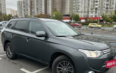 Mitsubishi Outlander III рестайлинг 3, 2013 год, 1 800 000 рублей, 5 фотография