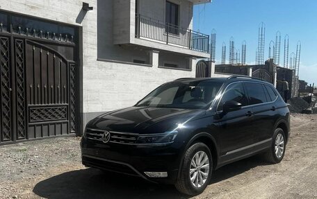 Volkswagen Tiguan II, 2018 год, 3 250 000 рублей, 2 фотография