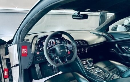 Audi R8, 2021 год, 16 200 999 рублей, 11 фотография