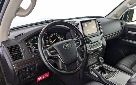 Toyota Land Cruiser 200, 2018 год, 8 800 000 рублей, 21 фотография