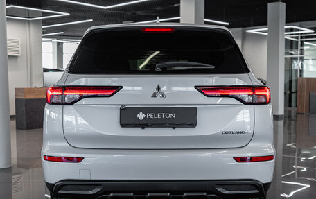 Mitsubishi Outlander, 2023 год, 3 990 000 рублей, 6 фотография