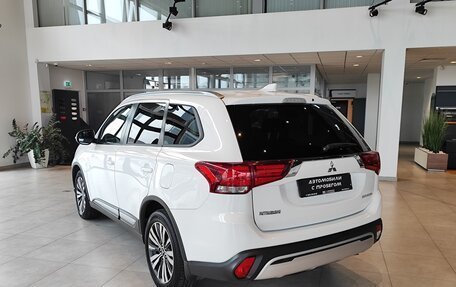 Mitsubishi Outlander III рестайлинг 3, 2019 год, 2 545 000 рублей, 3 фотография