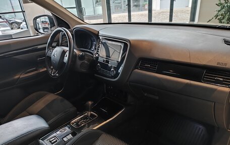 Mitsubishi Outlander III рестайлинг 3, 2019 год, 2 545 000 рублей, 15 фотография